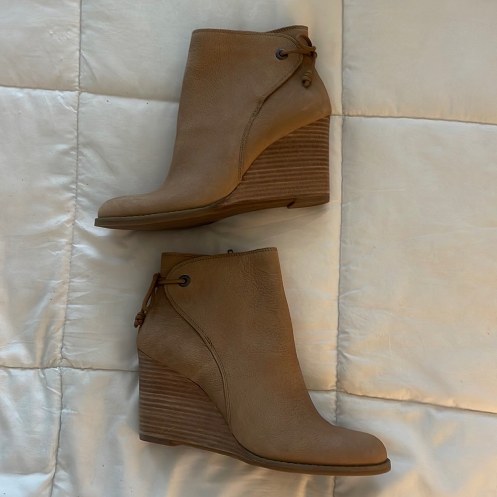 LUCKY BRAND Tan Wedge Ankle Booties 8 M NWOT - Picture 3 of 7